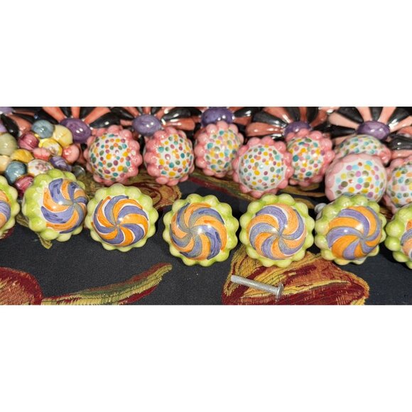 Mackenzie Childs Majolica 1.5 ” Swoop Multicolor Set Of 2 Knobs Pulls +Hardware - Picture 5 of 6